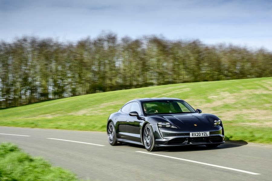  Porsche Taycan Turbo 2020 года  (UK) (фото 13 из 40)